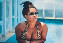 Se skarp ud på ferien – solbriller, bikini og sommerkjole bikini-solbriller