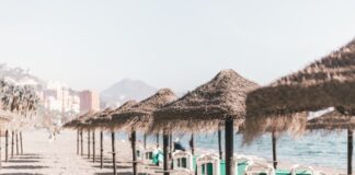 Sådan finder du billige afbudsrejser til Malaga malaga stranden