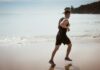 Tag på sportsferie på La Santa eller Playitas Løb på stranden
