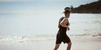 Tag på sportsferie på La Santa eller Playitas Løb på stranden
